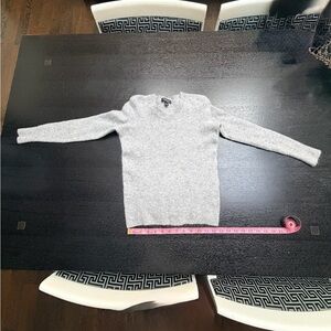 100% Cashmere Gray V-Neck Knit Sweater
